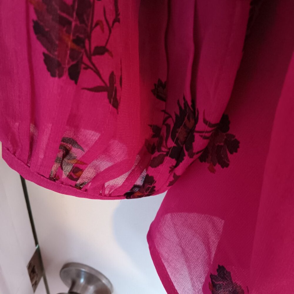 Daniel Rainn Women's Size Medium Boho Magenta and Black Pull Over Top NWT - Picture 4 of 7